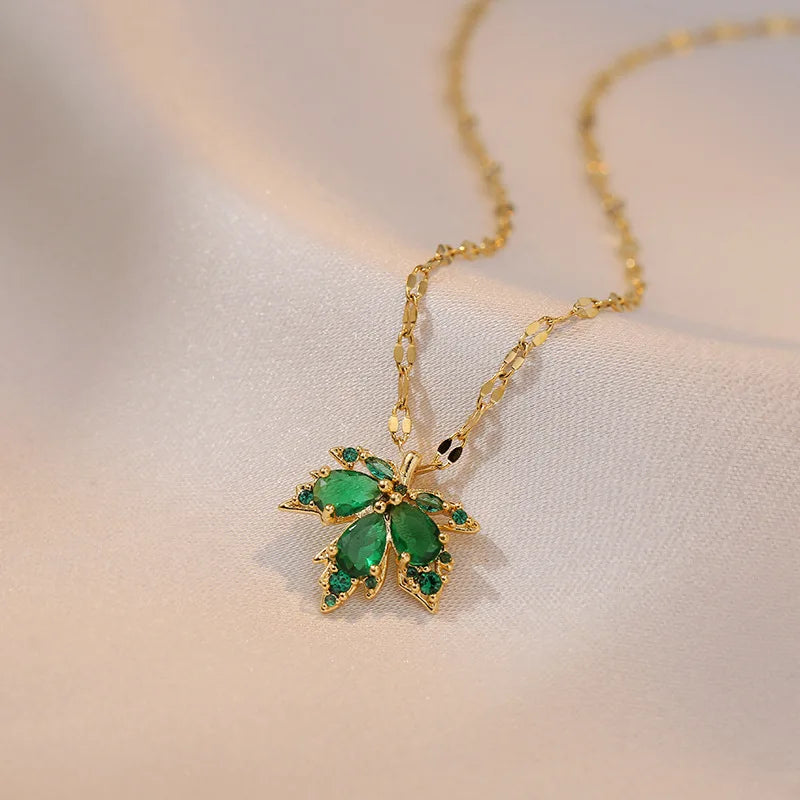 Collier avec Pendentif Feuille d'Erable Colorée vert