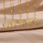 Collier avec pendentif initiale et coeur
