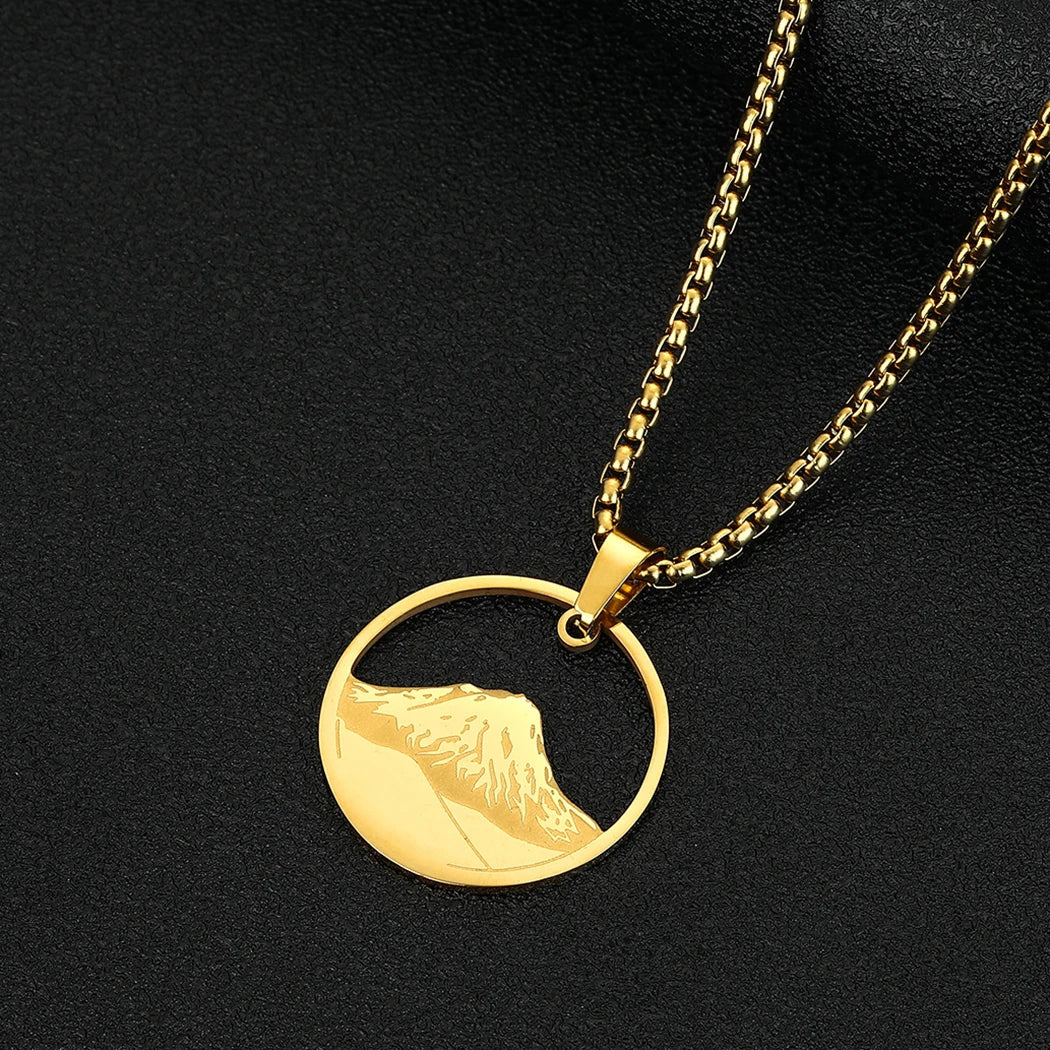 Necklace with Round Mountain Pendant gold