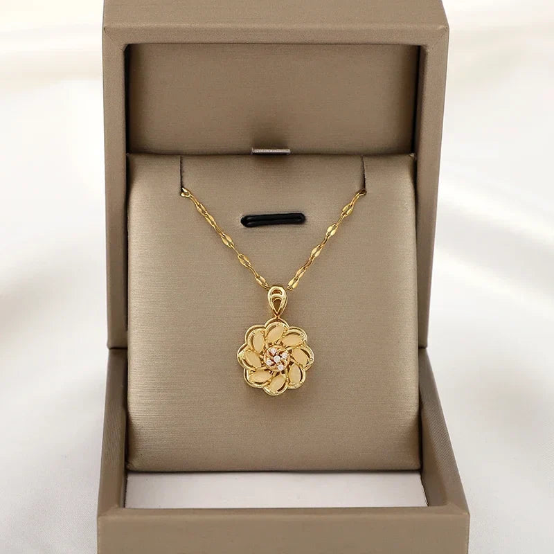 Rotating Flower Stress-Relief Pendant Necklace