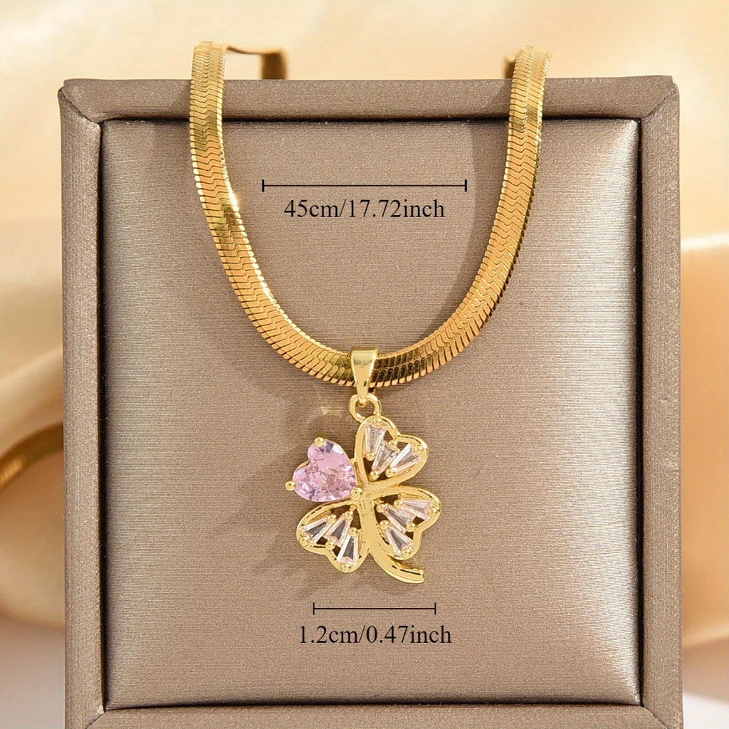 Collier avec Pendentif Trèfle à 4 feuilles Porte Bonheur et Zircon