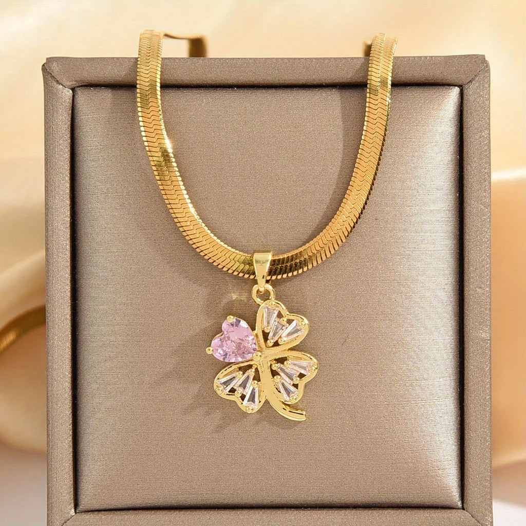 Collier avec Pendentif Trèfle à 4 feuilles Porte Bonheur et Zircon