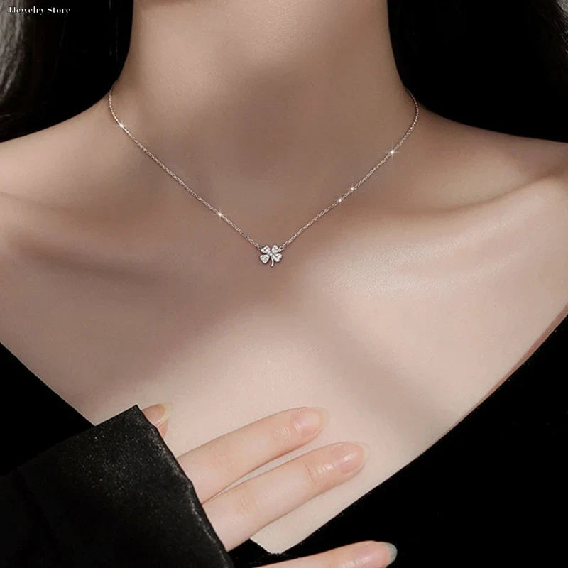 Collier avec Pendentif Trèfle à 4 Feuilles Porte Bonheur Femme