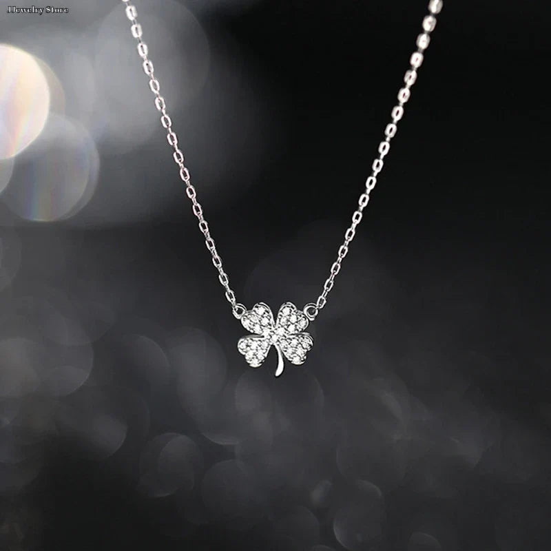 Collier avec Pendentif Trèfle à 4 Feuilles Porte Bonheur Femme