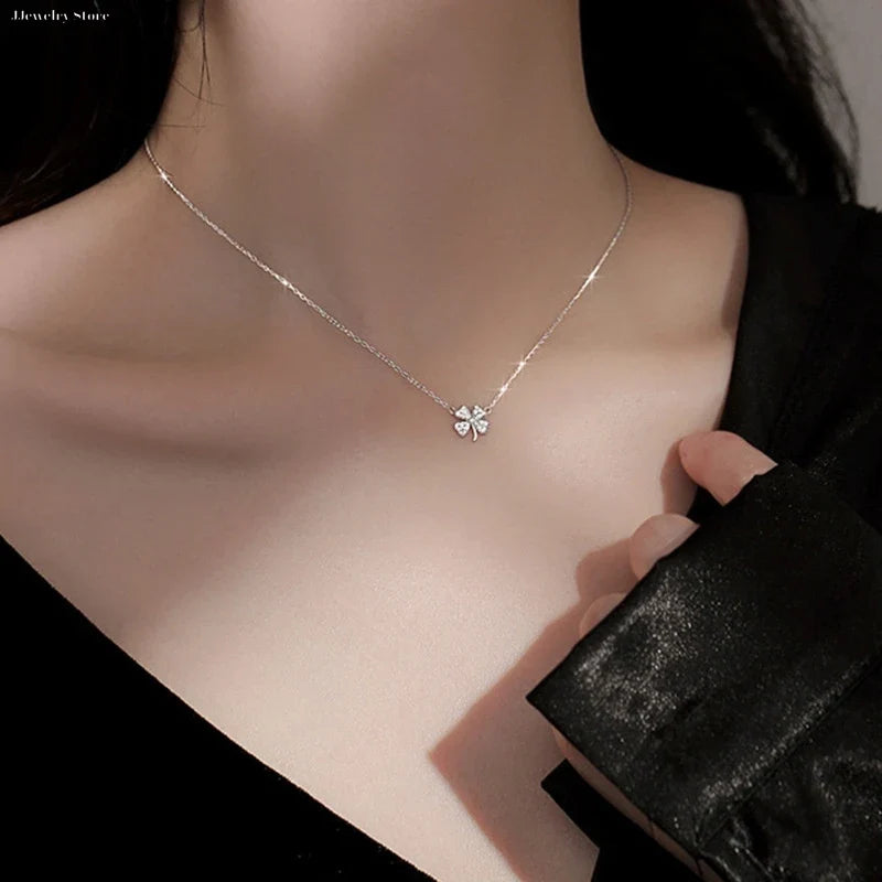 Collier avec Pendentif Trèfle à 4 Feuilles Porte Bonheur Femme