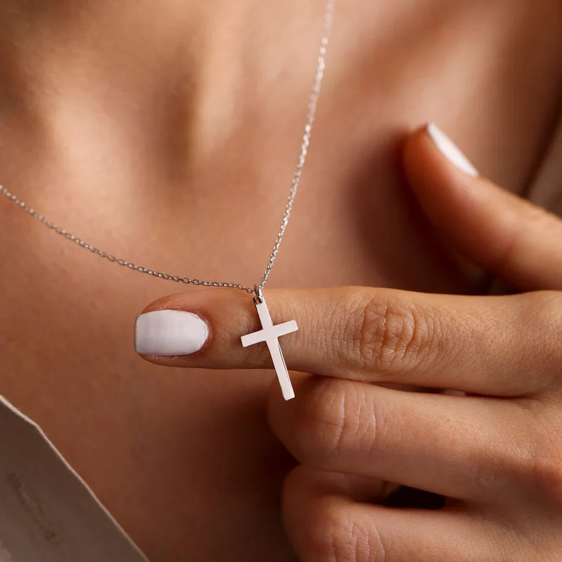 Women's Cross Necklace & Pendant in Silver