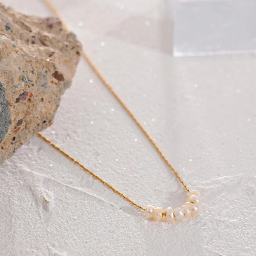 Necklace with Natural Pearls gold