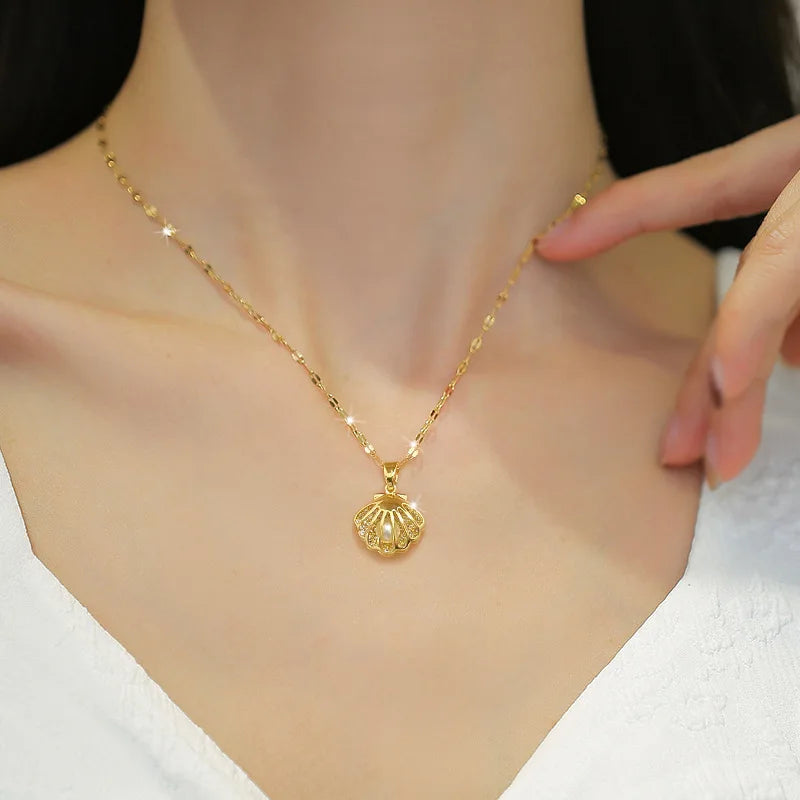 Collier Pendentif Coquillage Coquille Saint-Jacques et Perle 