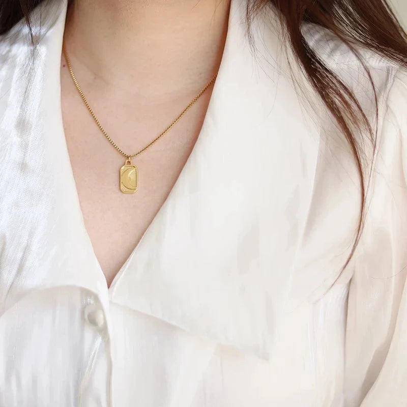 Collier Pendentif Lune de Style Vintage