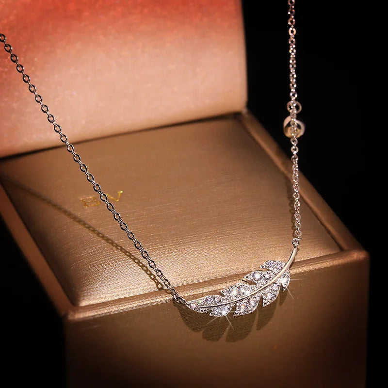 Sparkling feather necklace for women
