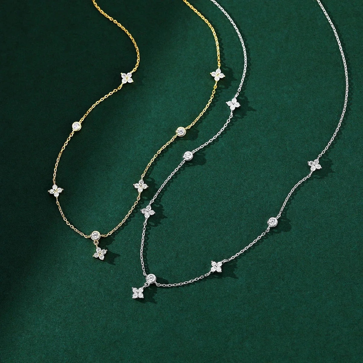 Flower Pendant Zircon Choker Necklace in Silver