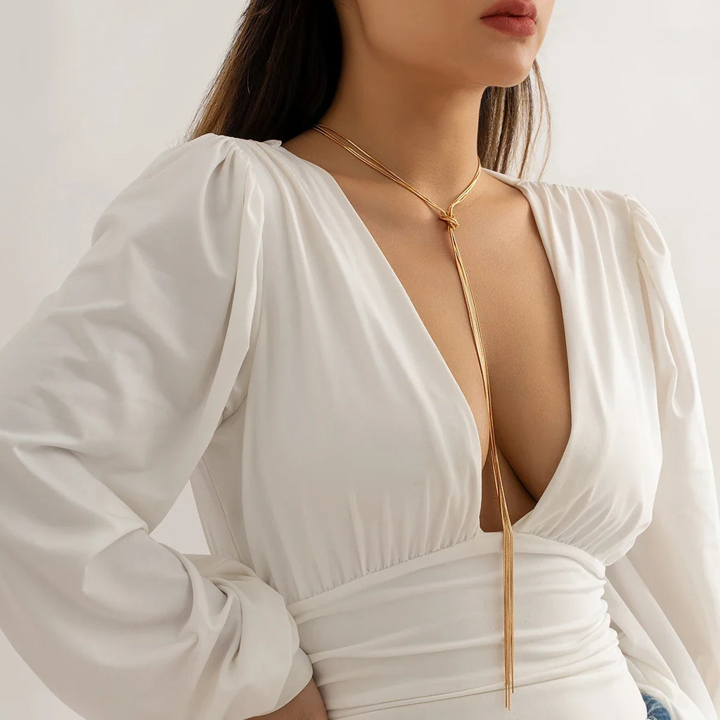 عقد طويل للصدر مع عقدة للنساء