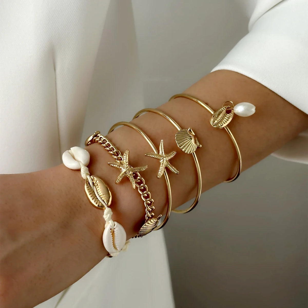 Set of 5 gold shell and star bracelets
