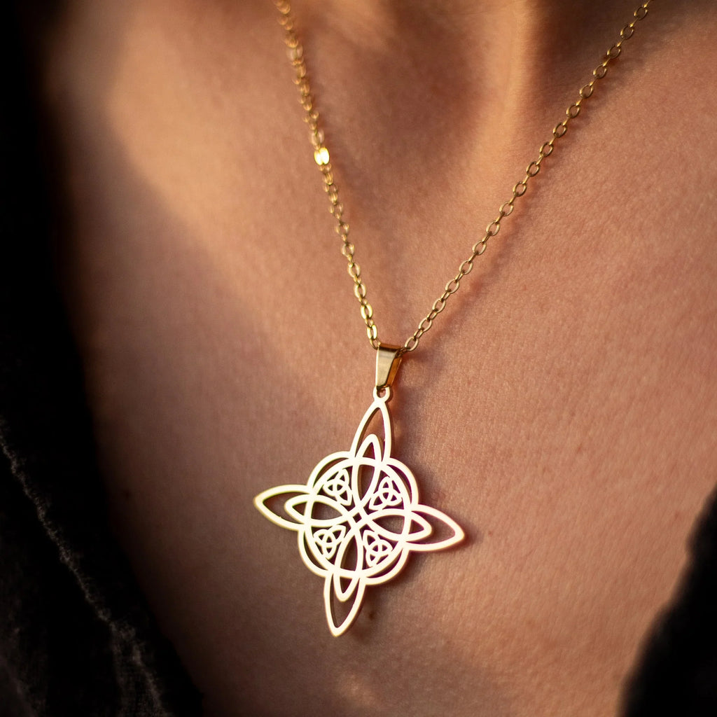 Pendant and necklace "eternal protection" witch's knot 